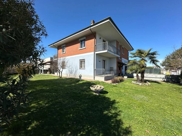 casa indipendente in vendita a Crescentino