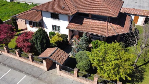 casa indipendente in vendita a Crescentino in zona Campagna