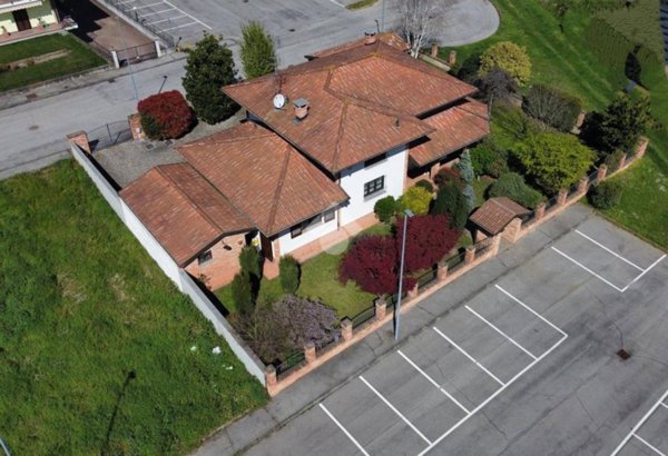 casa indipendente in vendita a Crescentino in zona Campagna