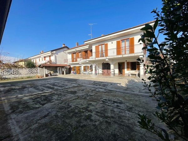 casa indipendente in vendita a Crescentino