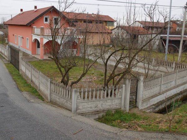 casa indipendente in vendita a Crescentino
