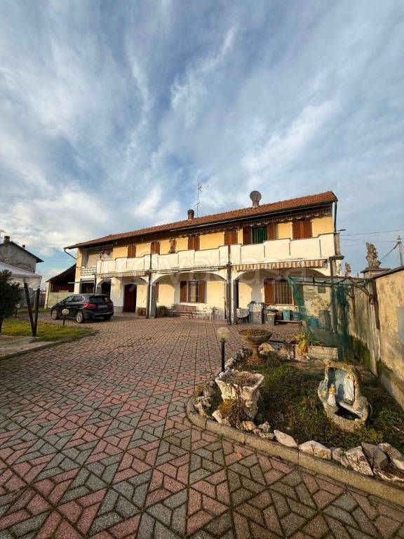 casa indipendente in vendita a Crescentino in zona Galli