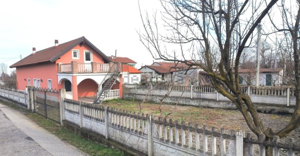casa indipendente in vendita a Crescentino