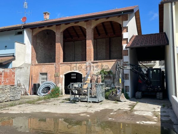 pentavano in vendita a Crescentino