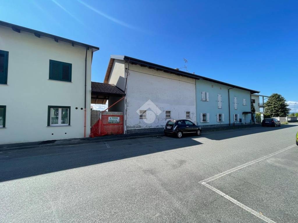 pentavano in vendita a Crescentino