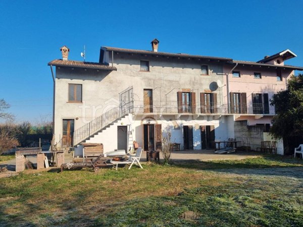 casa indipendente in vendita a Crescentino in zona Porzioni