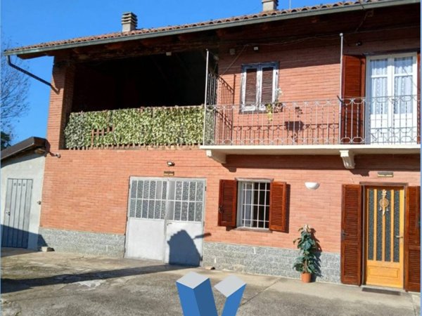 casa indipendente in vendita a Crescentino in zona Porzioni