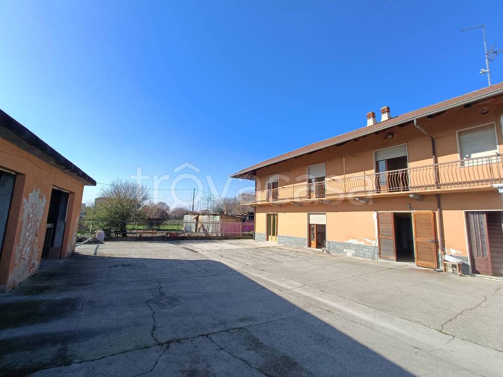 casa indipendente in vendita a Crescentino