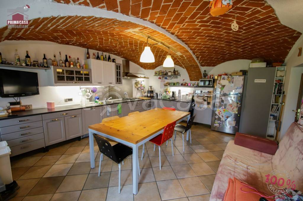 casa indipendente in vendita a Crescentino in zona Porzioni
