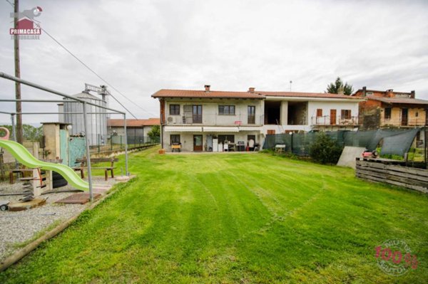 casa indipendente in vendita a Crescentino in zona Porzioni