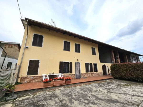 casa indipendente in vendita a Crescentino in zona Monte