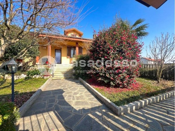 casa indipendente in vendita a Crescentino