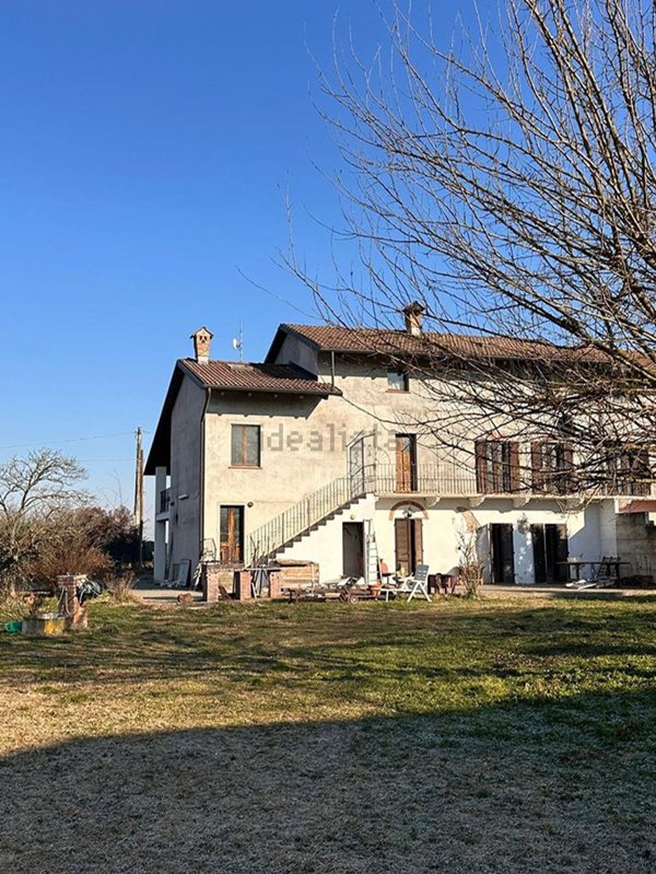 esavano in vendita a Crescentino