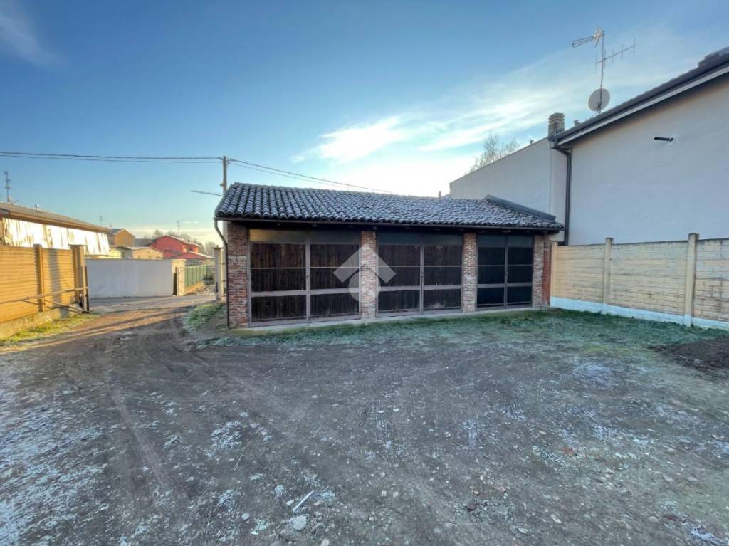 locale di sgombero in vendita a Crescentino