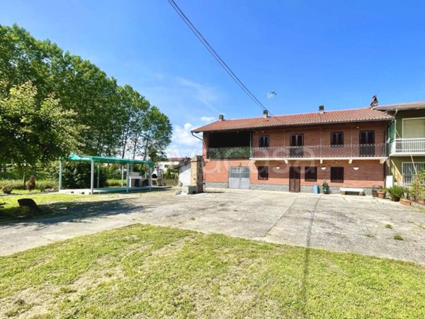 casa indipendente in vendita a Crescentino in zona Porzioni