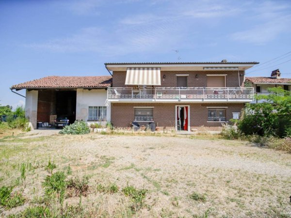 casa indipendente in vendita a Crescentino in zona Caravini