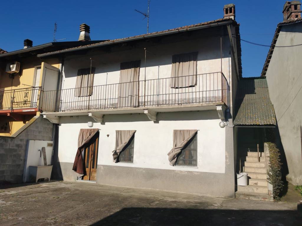 casa indipendente in vendita a Crescentino in zona Campagna