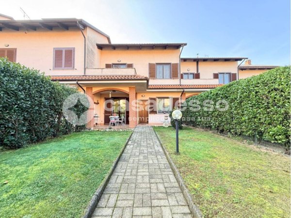 casa indipendente in vendita a Crescentino