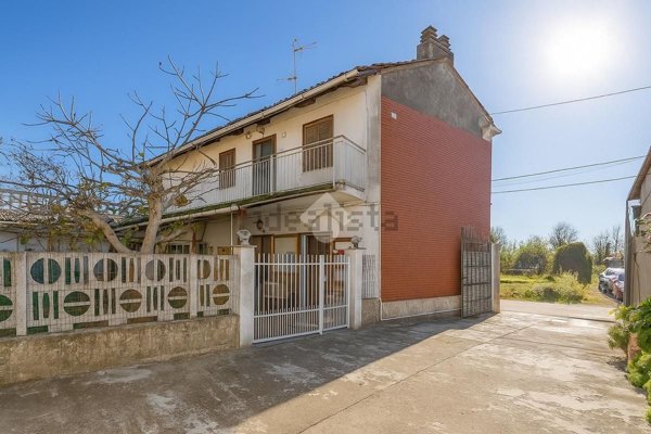 casa indipendente in vendita a Crescentino in zona San Silvestro