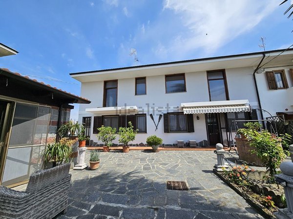 casa semindipendente in vendita a Crescentino