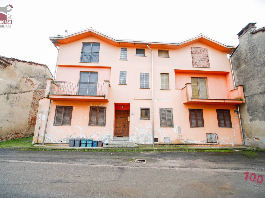 casa indipendente in vendita a Crescentino in zona Caravini