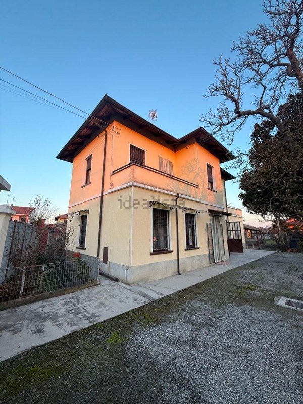 casa indipendente in vendita a Crescentino in zona Campagna
