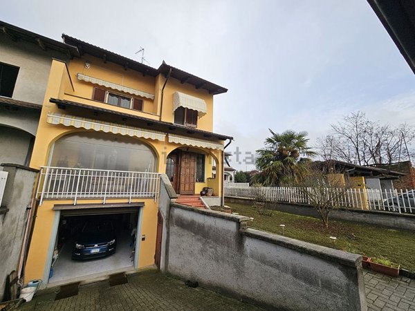 casa indipendente in vendita a Crescentino