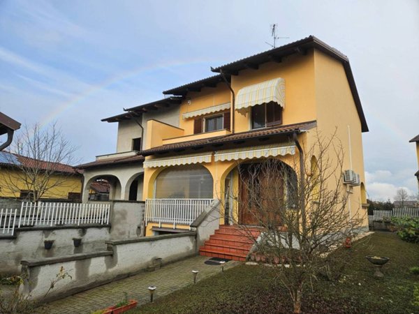 casa indipendente in vendita a Crescentino