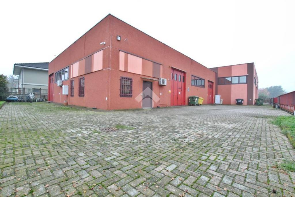 negozio in vendita a Crescentino