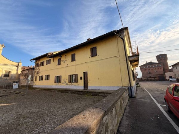 casa indipendente in vendita a Crescentino in zona San Genuario