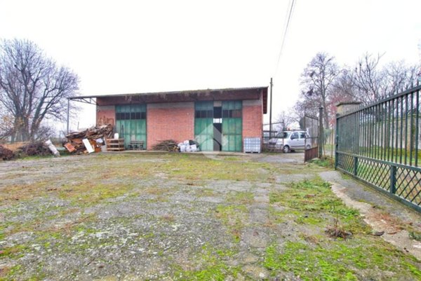 locale di sgombero in vendita a Crescentino