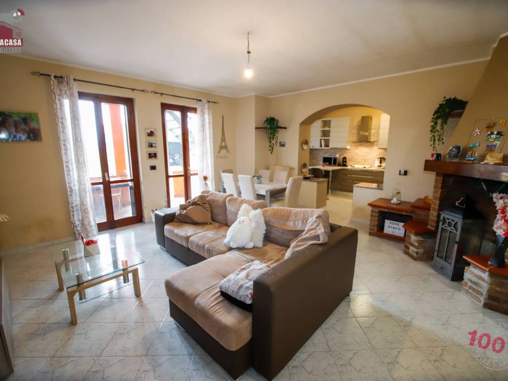 appartamento in vendita a Crescentino in zona Caravini