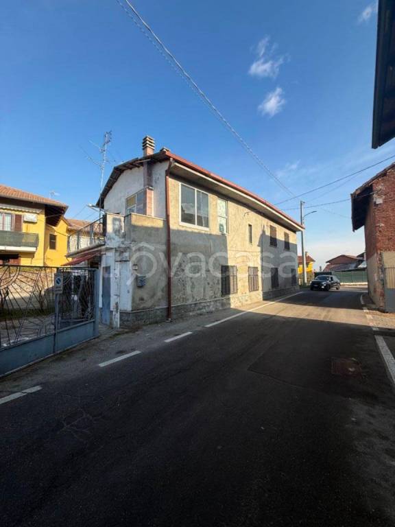 casa indipendente in vendita a Crescentino in zona Campagna