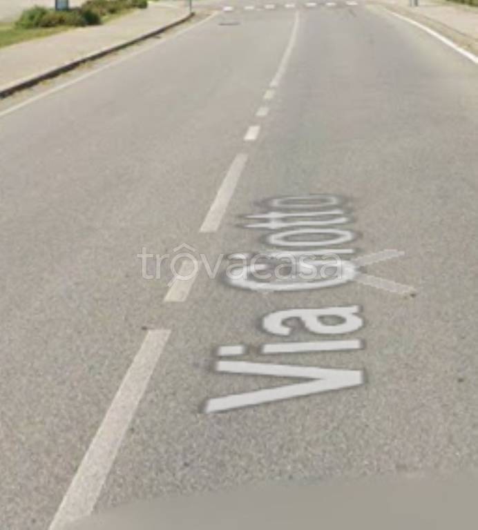 locale commerciale in vendita a Crescentino