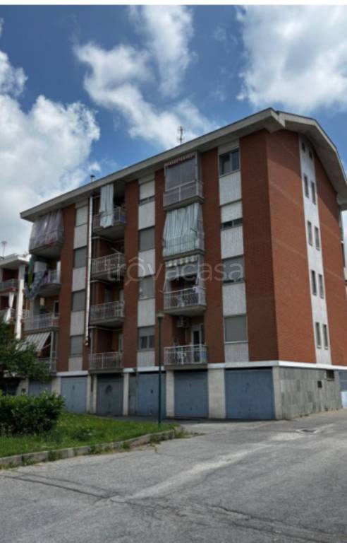 appartamento in vendita a Crescentino in zona Porzioni