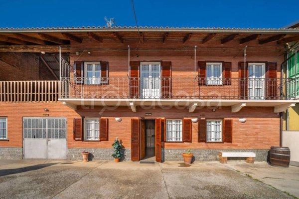 casa indipendente in vendita a Crescentino in zona Porzioni