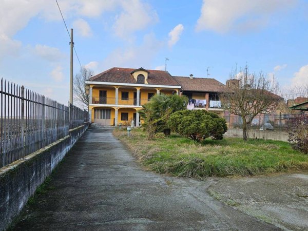 casa indipendente in vendita a Crescentino in zona Santa Maria