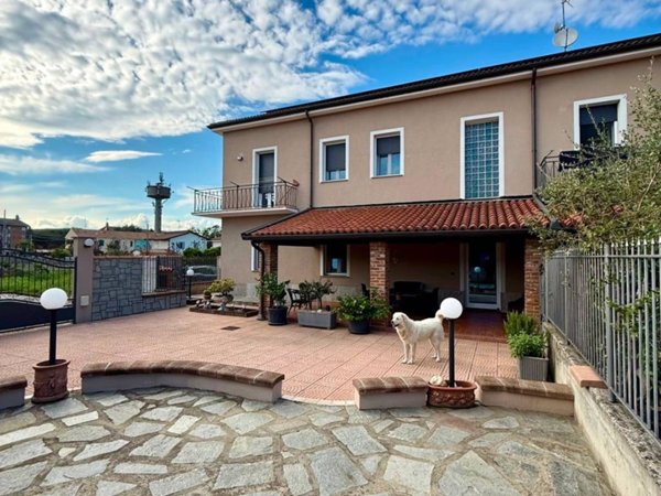 casa indipendente in vendita a Crescentino