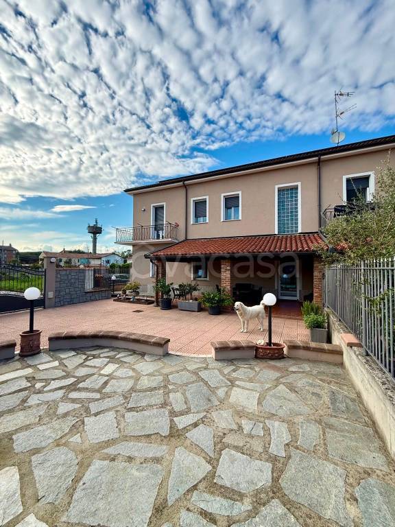 casa indipendente in vendita a Crescentino