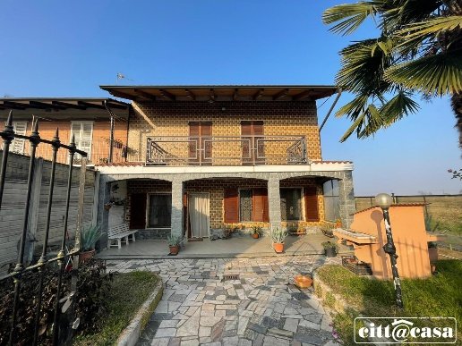 casa indipendente in vendita a Crescentino