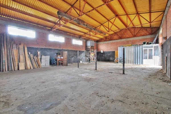 locale commerciale in vendita a Crescentino