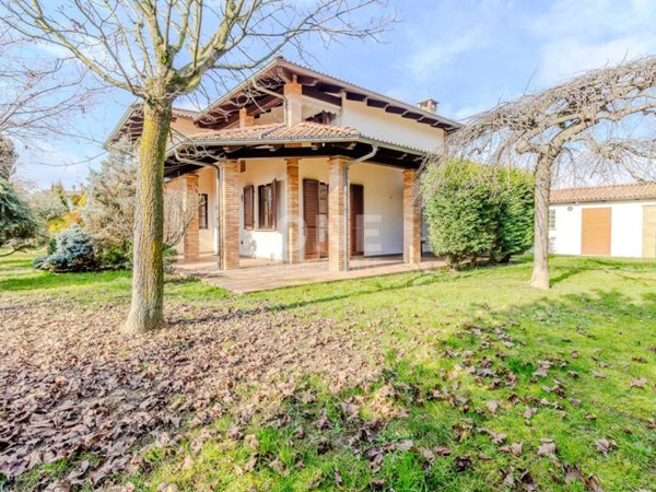 casa indipendente in vendita a Crescentino