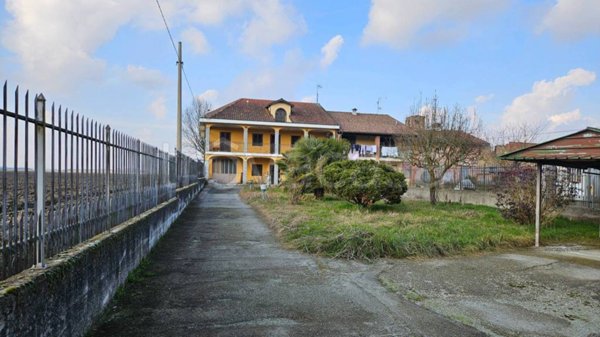 casa indipendente in vendita a Crescentino in zona Santa Maria