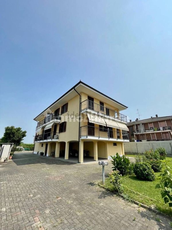 appartamento in vendita a Crescentino in zona Mezzi Po