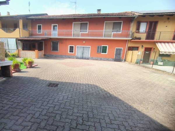 casa indipendente in vendita a Crescentino
