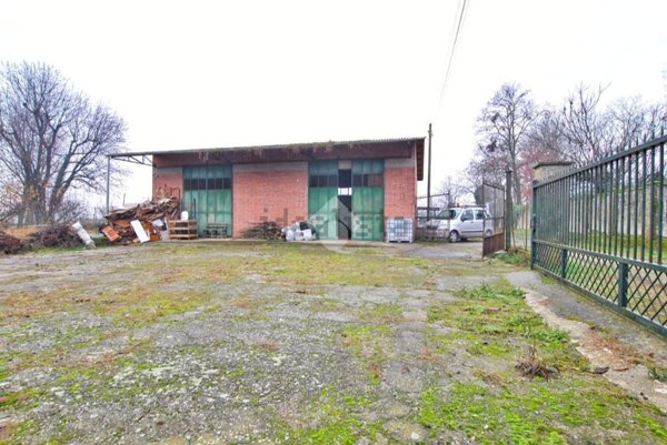 locale di sgombero in vendita a Crescentino in zona Mezzi Po