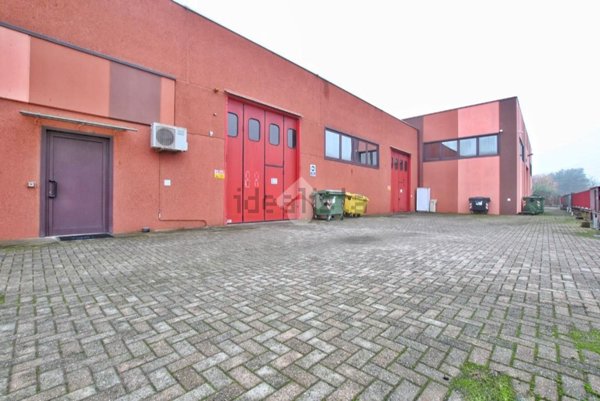 locale di sgombero in vendita a Crescentino in zona Mezzi Po