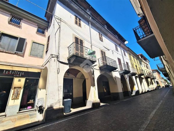 intera palazzina in vendita a Crescentino in zona Mezzi Po