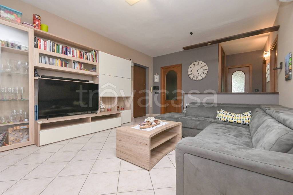appartamento in vendita a Crescentino in zona Mezzi Po