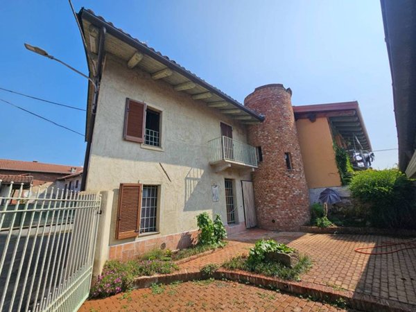 casa indipendente in vendita a Crescentino in zona San Genuario